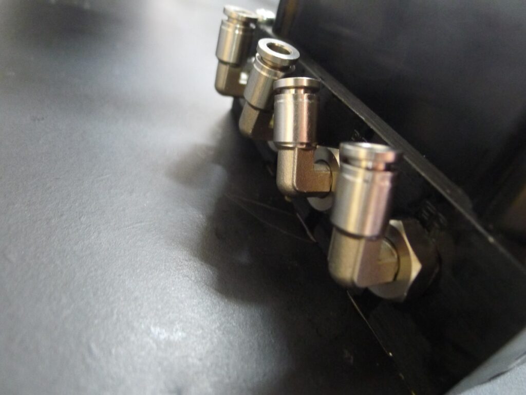 30アルファード 中古エアサスKIT取付 フィッティング金属交換施工