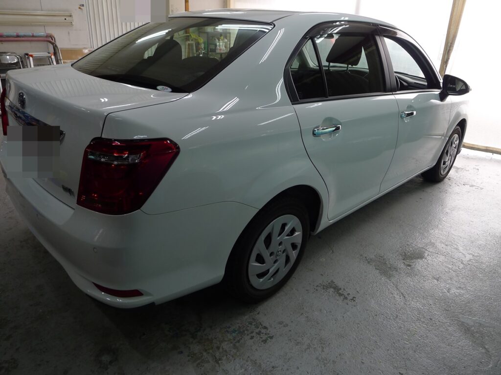 カローラアクシオ　カーフィルム施工前