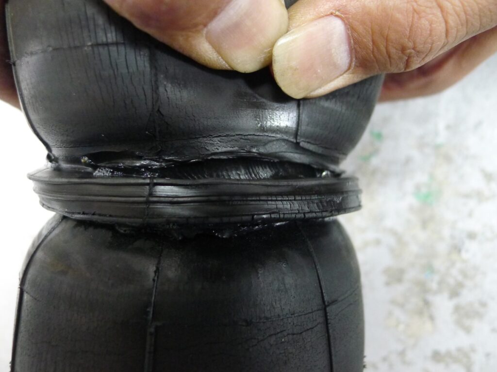 30アルファード 中古エアサス バック部亀裂点検