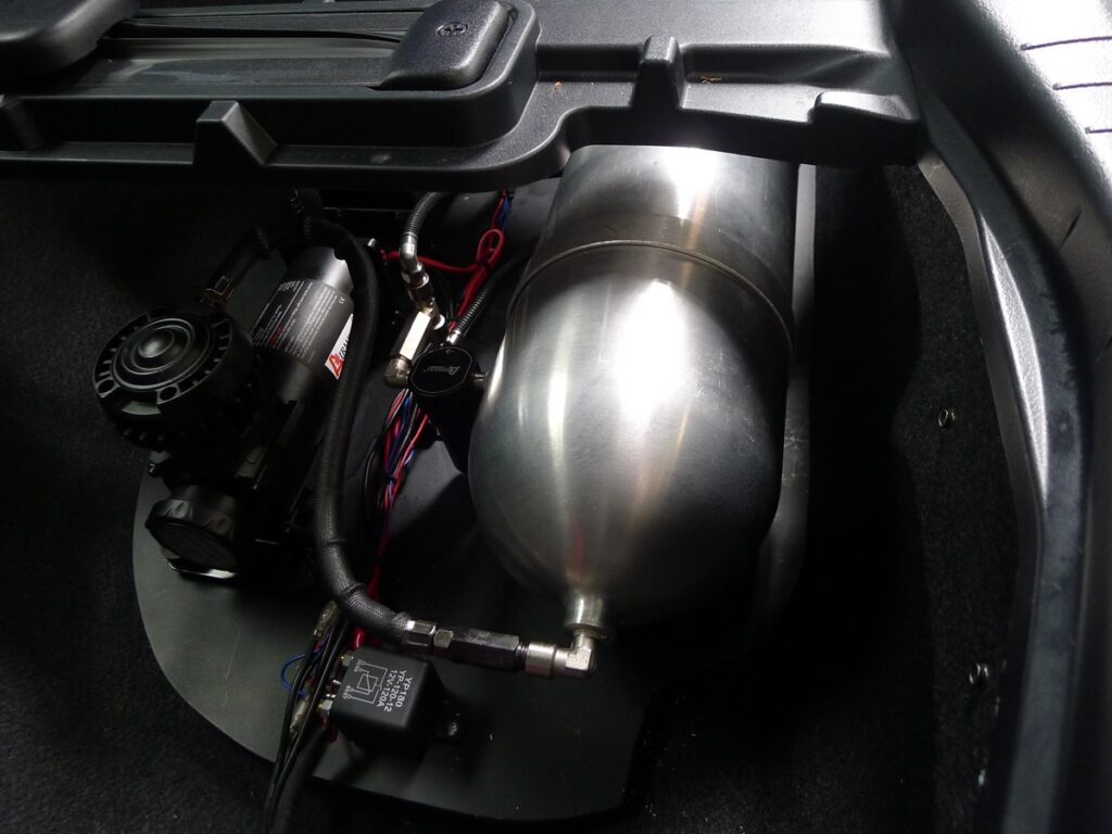 30アルファード 中古エアサスKIT取付完了 タックコンプレッサー設置